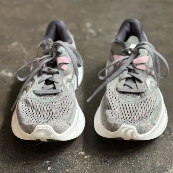 Saucony Running Shoes - Picture 3 of 9